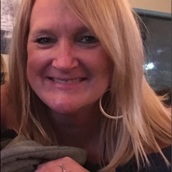 Meet your Posher, Jennifer - Picture 3 of 3